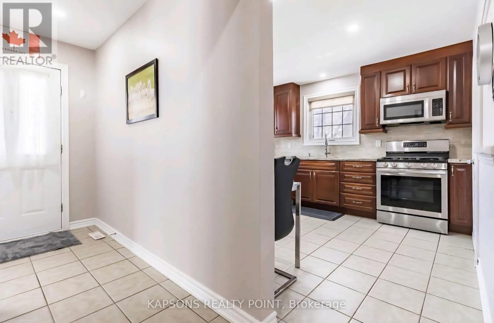 Upper - 34 Finsbury Drive, Brampton, Ontario  L6T 3P9 - Photo 11 - W12734184