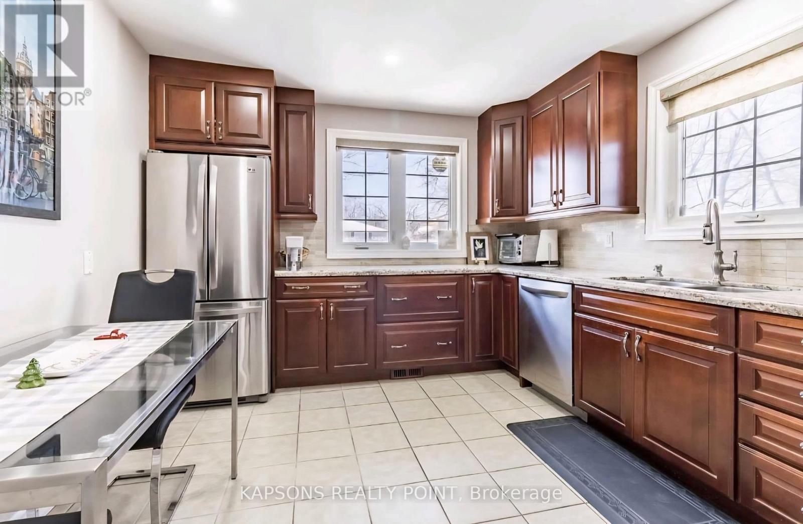 Upper - 34 Finsbury Drive, Brampton, Ontario  L6T 3P9 - Photo 12 - W12734184