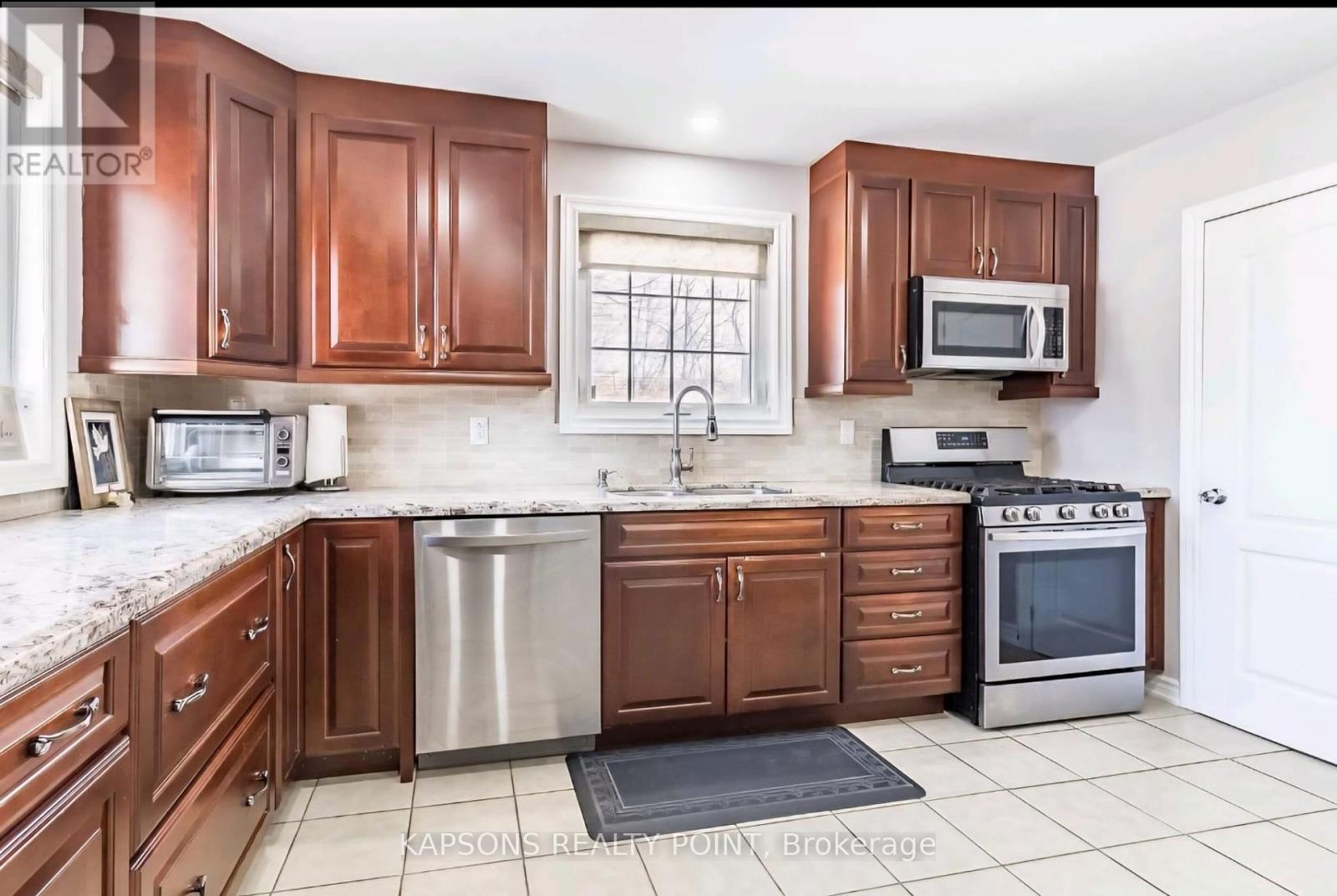 Upper - 34 Finsbury Drive, Brampton, Ontario  L6T 3P9 - Photo 15 - W12734184