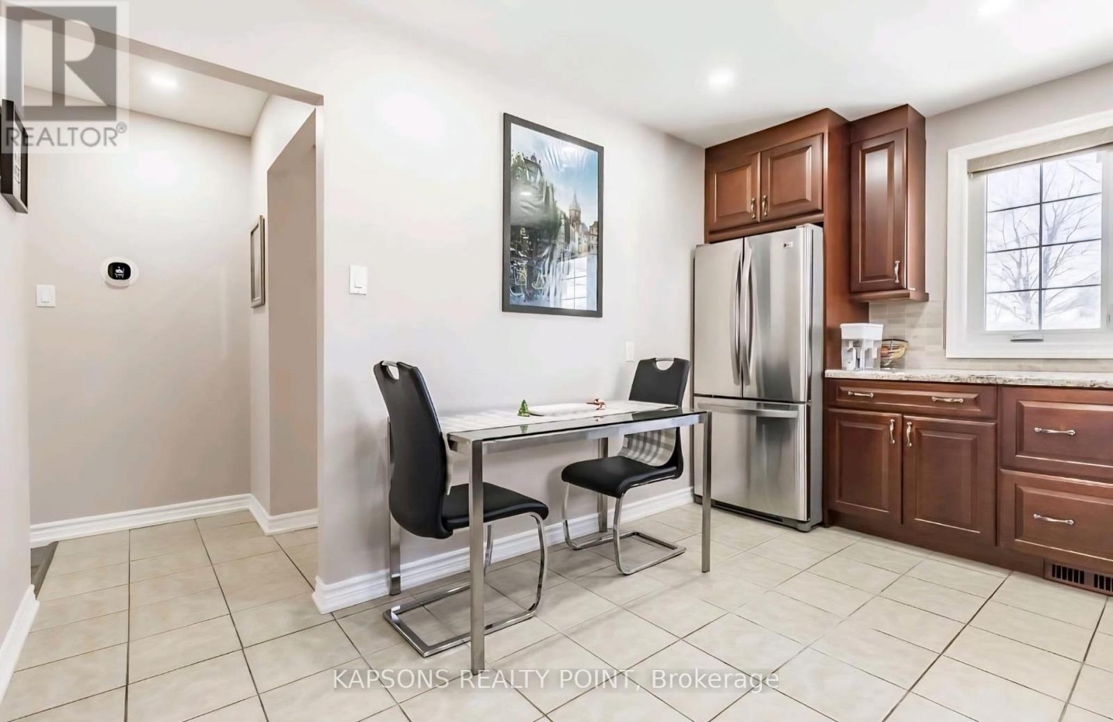 Upper - 34 Finsbury Drive, Brampton, Ontario  L6T 3P9 - Photo 17 - W12734184