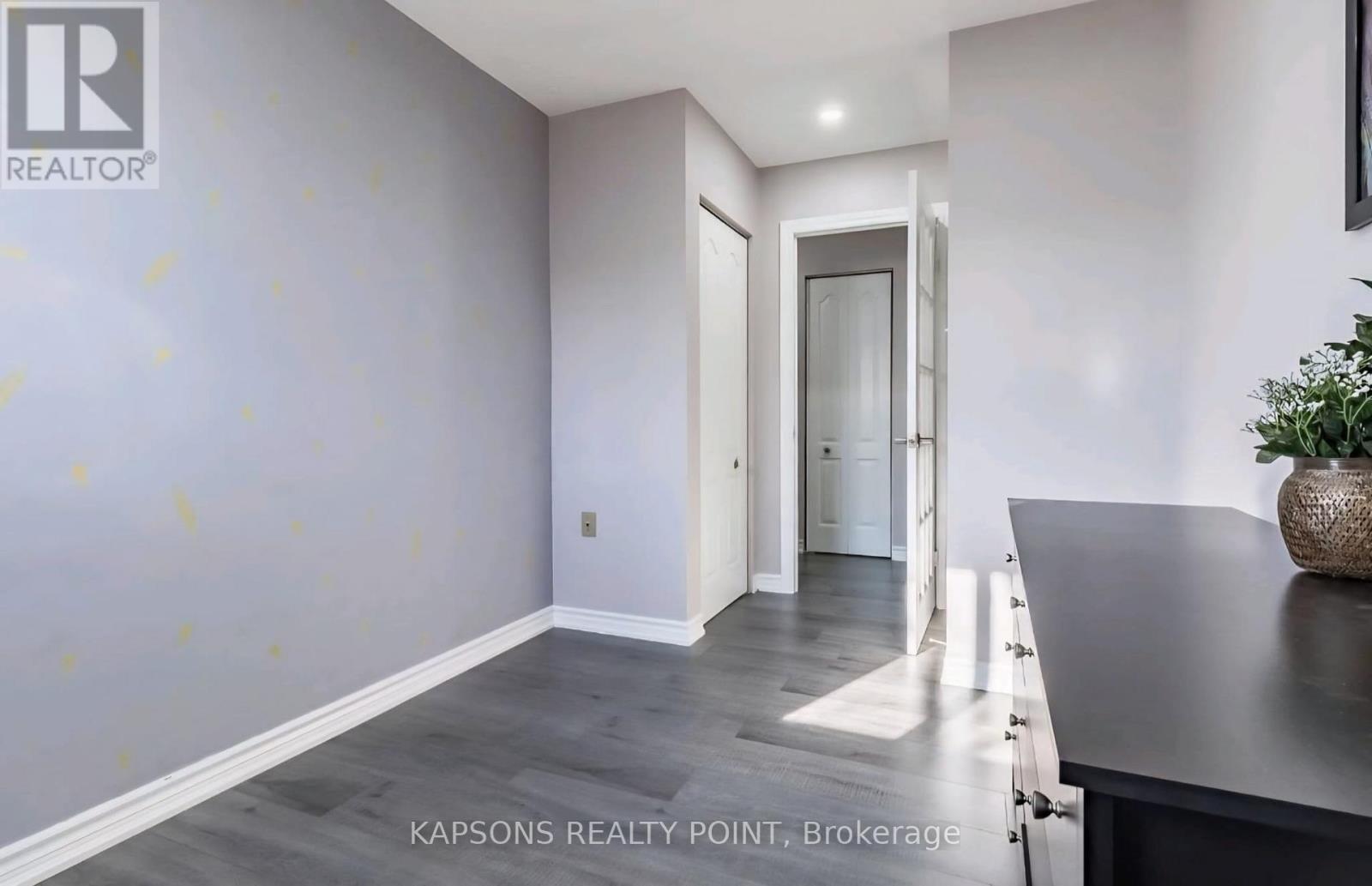 Upper - 34 Finsbury Drive, Brampton, Ontario  L6T 3P9 - Photo 8 - W12734184