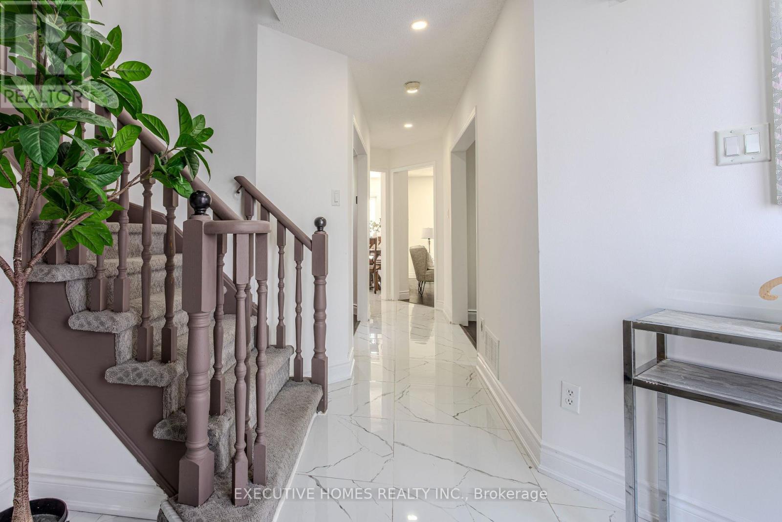 1192 Dream Crest Road, Mississauga, Ontario  L5V 1N7 - Photo 6 - W12734188