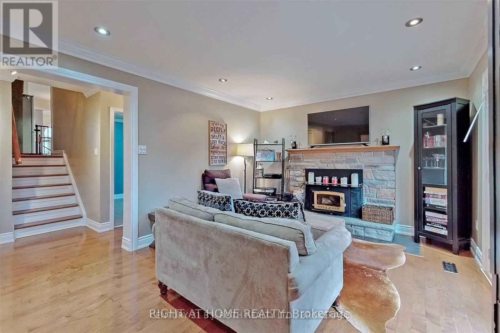 1658 Corkstone Glade, Mississauga, Ontario  L4W 2G1 - Photo 13 - W12734212