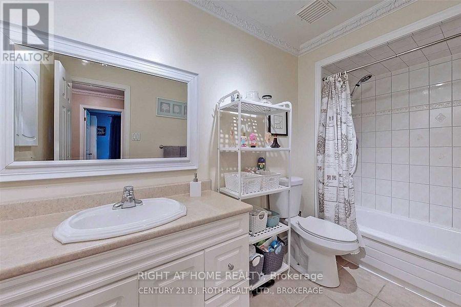 1658 Corkstone Glade, Mississauga, Ontario  L4W 2G1 - Photo 19 - W12734212