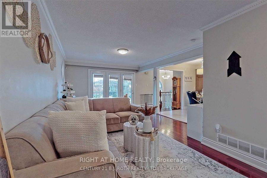 1658 Corkstone Glade, Mississauga, Ontario  L4W 2G1 - Photo 6 - W12734212