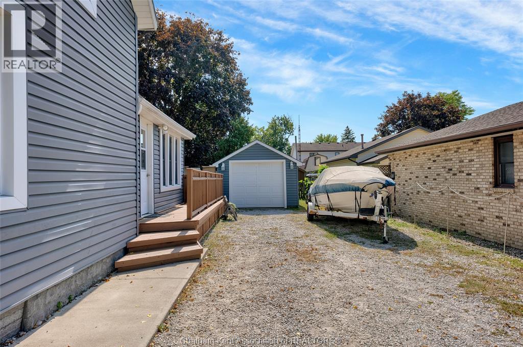 475 Broadway Street, Port Lambton, Ontario  N0P 2B0 - Photo 5 - 26000077