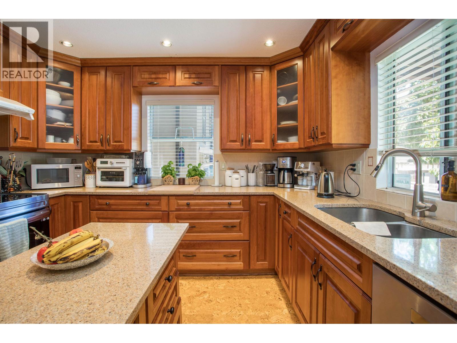 2945 W 12th Avenue, Vancouver, British Columbia  V6K 2R2 - Photo 8 - R3083843