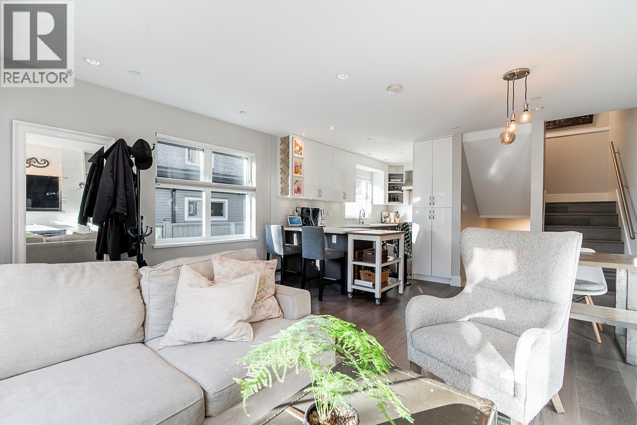 1865 Adanac Street, Vancouver, British Columbia  V5L 2E1 - Photo 2 - R3083942