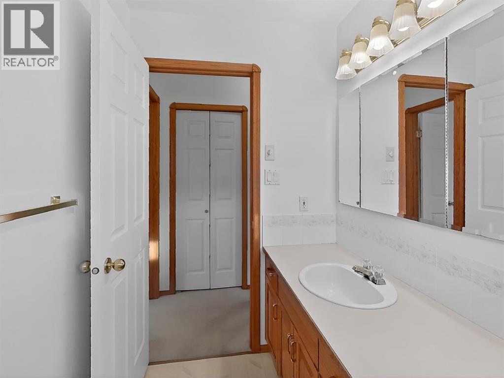 202 Ojibwa Place W, Lethbridge, Alberta  T1K 5K6 - Photo 19 - A2273674