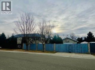 202 Ojibwa Place W, Lethbridge, Alberta  T1K 5K6 - Photo 3 - A2273674