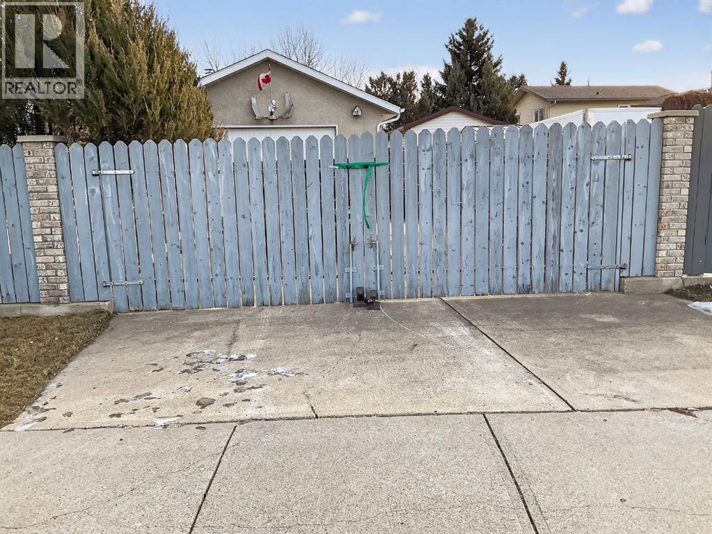 202 Ojibwa Place W, Lethbridge, Alberta  T1K 5K6 - Photo 41 - A2273674