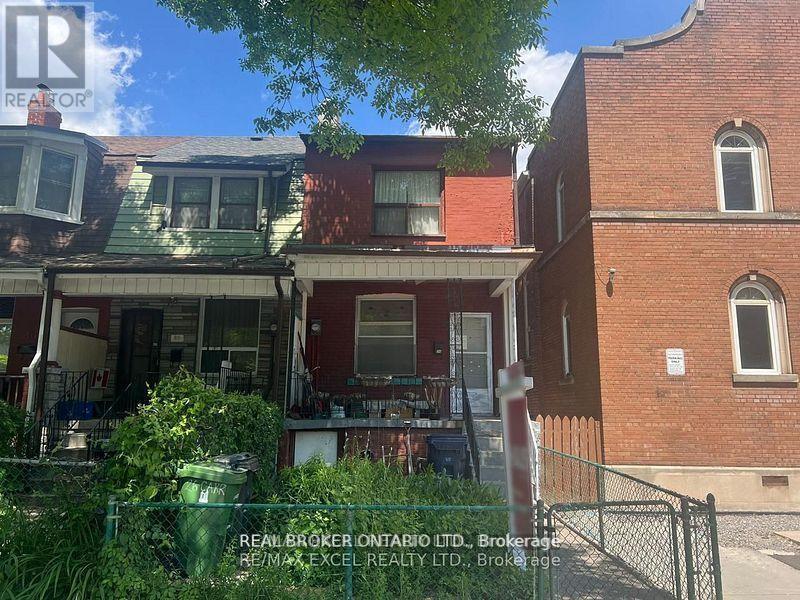 UPPER - 26 CARR STREET, Toronto, Ontario