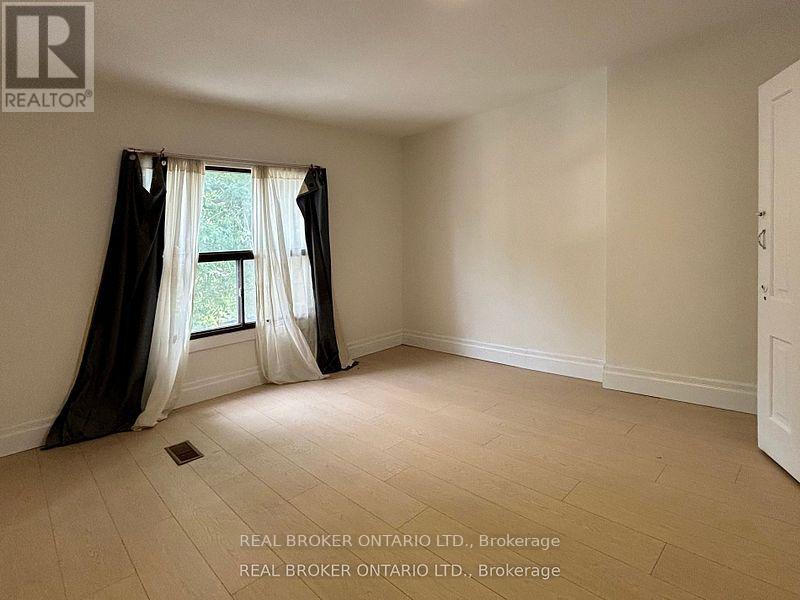 Upper - 26 Carr Street, Toronto, Ontario  M5T 1B5 - Photo 2 - C12734236