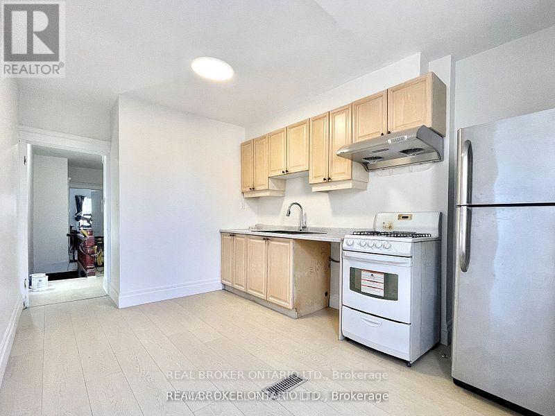 Upper - 26 Carr Street, Toronto, Ontario  M5T 1B5 - Photo 3 - C12734236