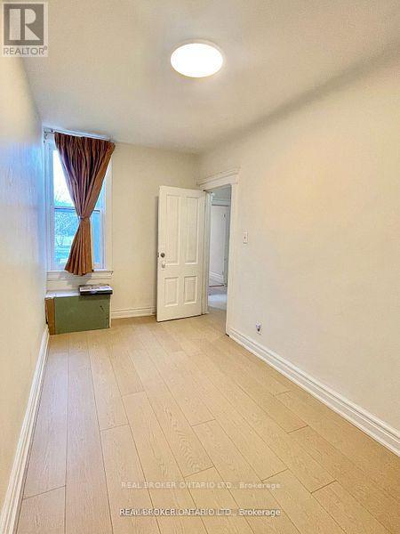 Upper - 26 Carr Street, Toronto, Ontario  M5T 1B5 - Photo 6 - C12734236