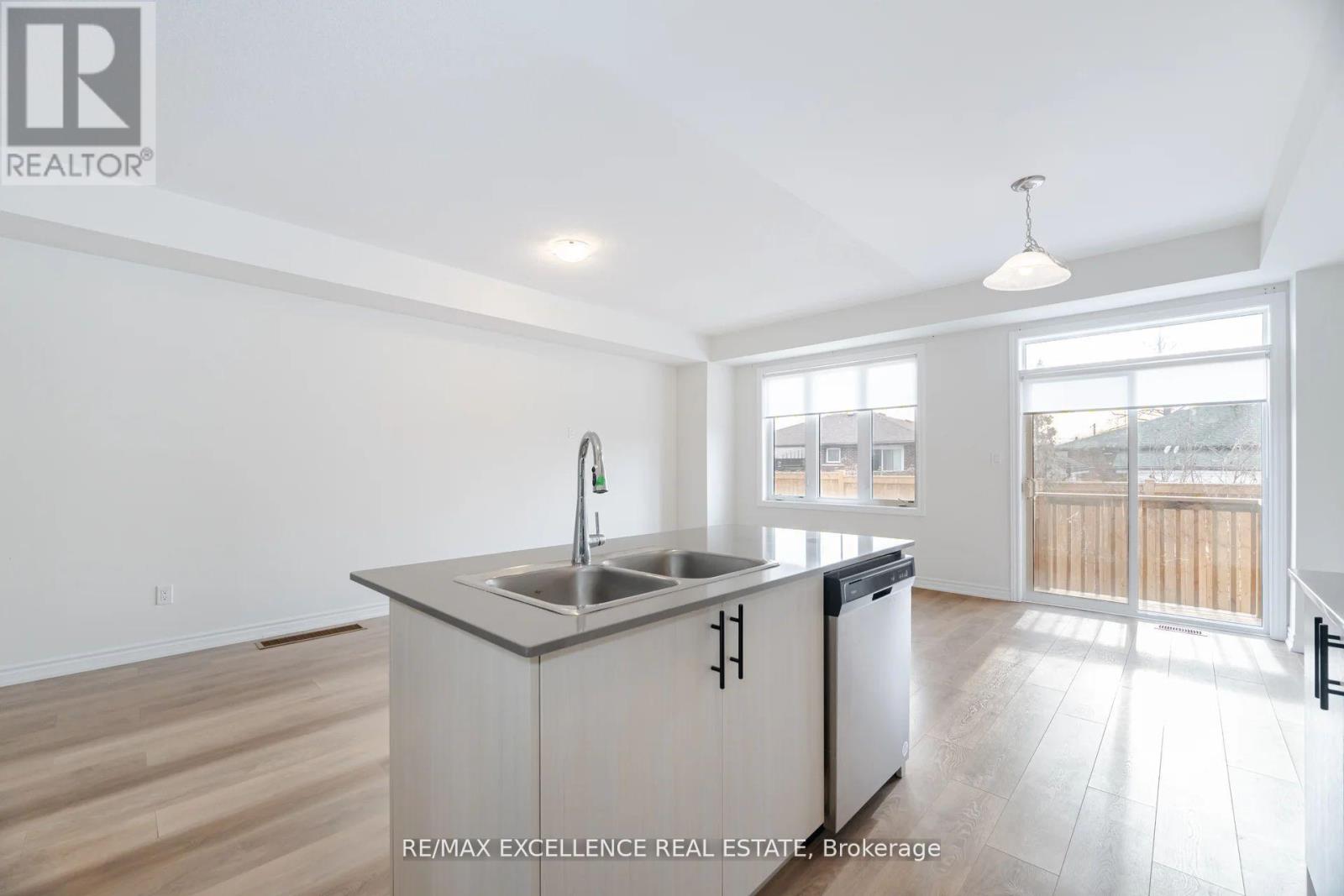 300 Okanagan Path, Oshawa, Ontario  L1H 0A7 - Photo 13 - E12734234