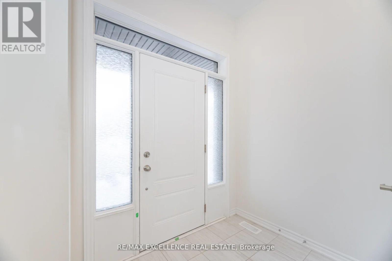 300 Okanagan Path, Oshawa, Ontario  L1H 0A7 - Photo 3 - E12734234