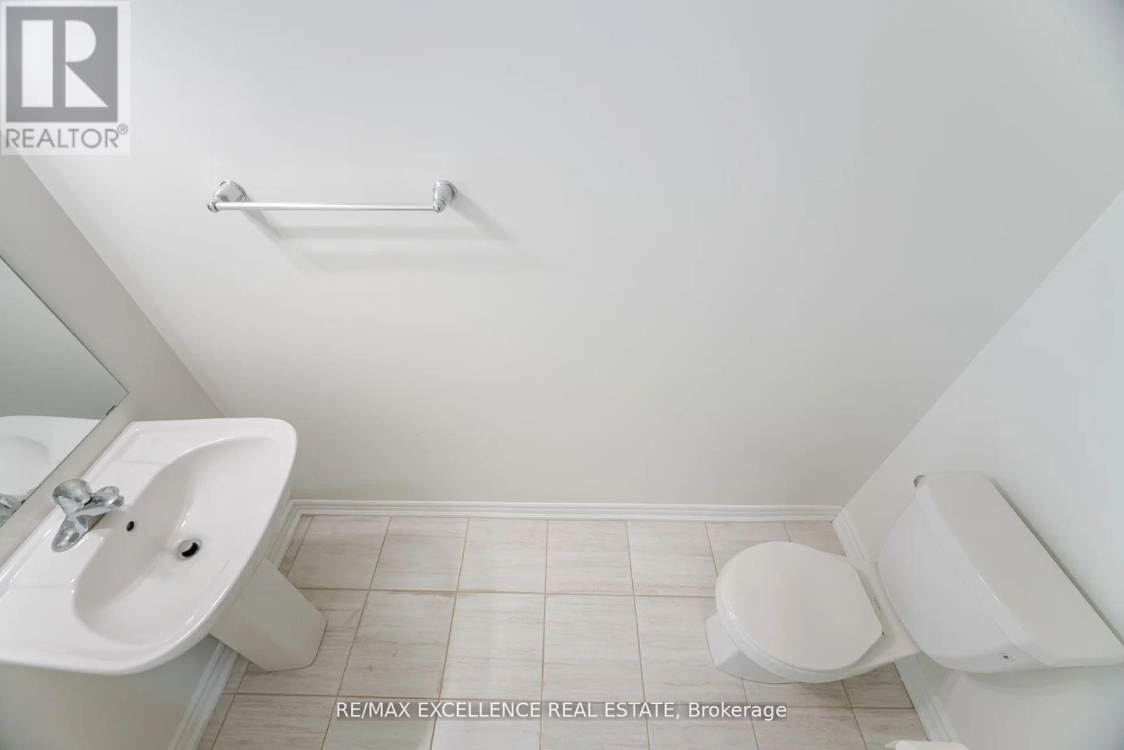 300 Okanagan Path, Oshawa, Ontario  L1H 0A7 - Photo 4 - E12734234