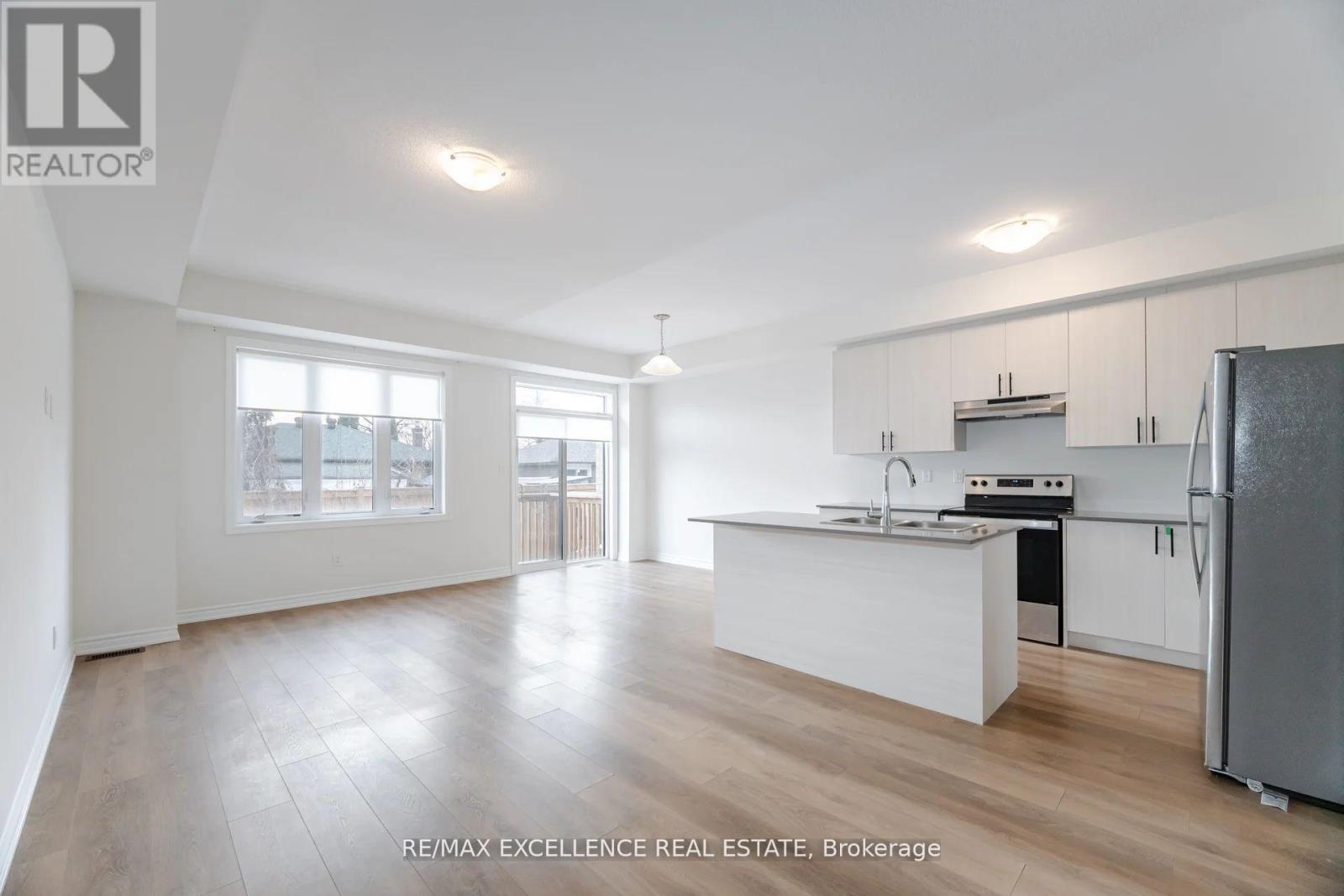 300 Okanagan Path, Oshawa, Ontario  L1H 0A7 - Photo 7 - E12734234