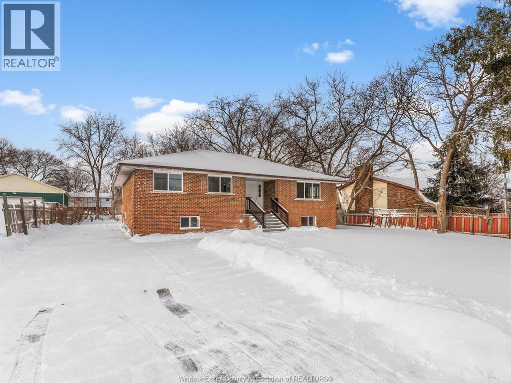 1457 S Cameron Boulevard, Windsor, Ontario  N9B 3C8 - Photo 3 - 26002050