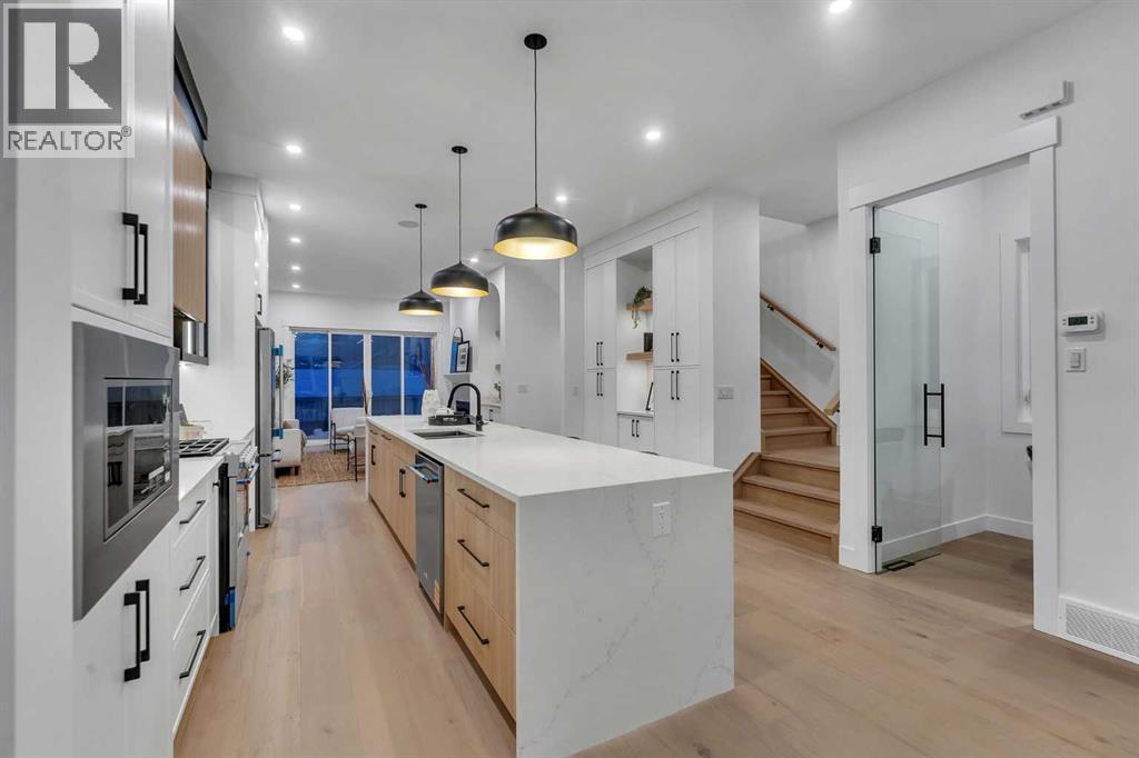 223 29 Avenue Nw, Calgary, Alberta  T2M 2M2 - Photo 6 - A2277612