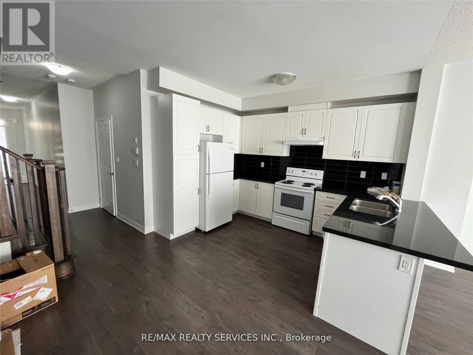 344 Bonnieglen Farm Boulevard, Caledon, Ontario  L7C 4E7 - Photo 4 - W12734224