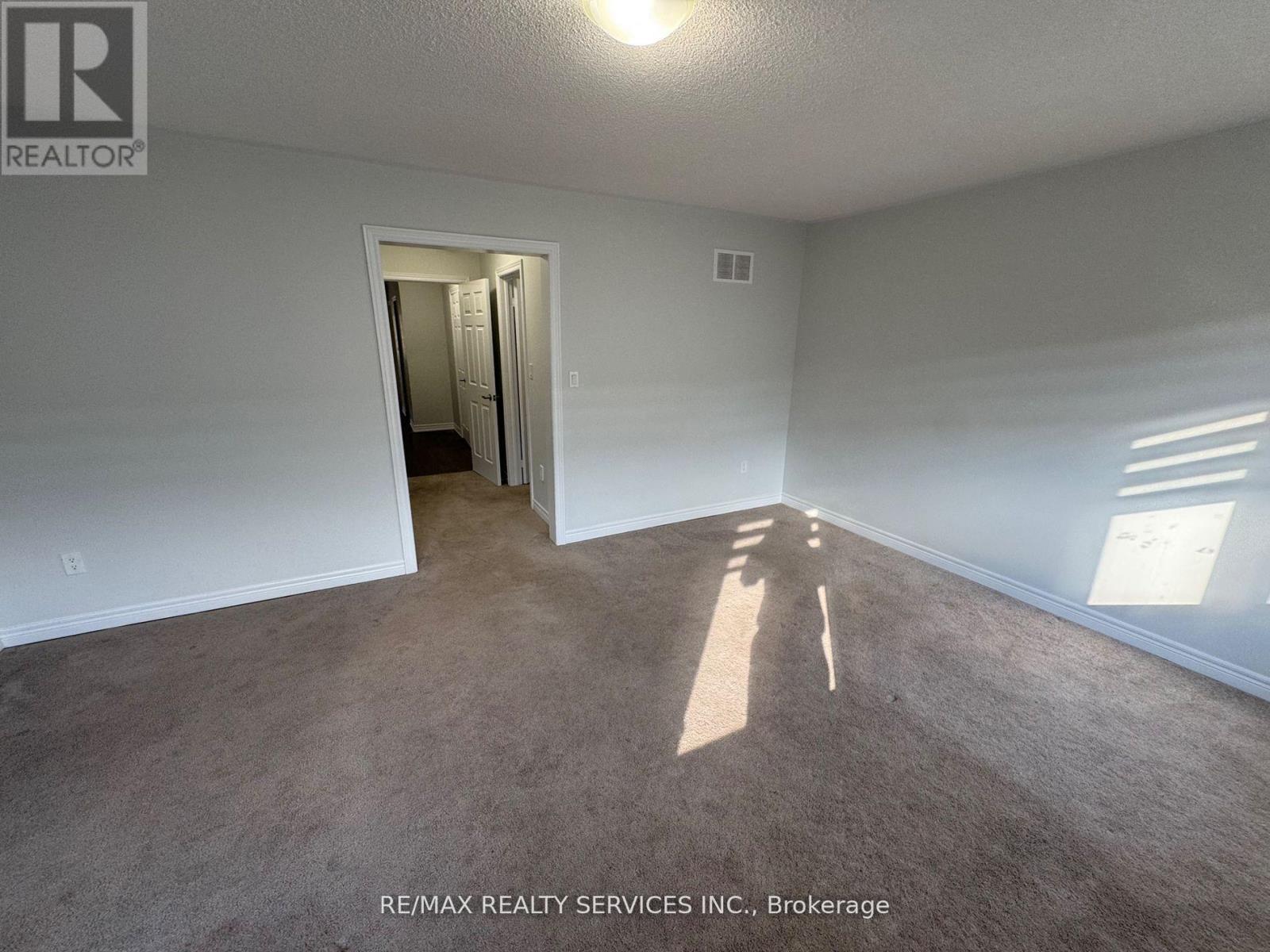 344 Bonnieglen Farm Boulevard, Caledon, Ontario  L7C 4E7 - Photo 7 - W12734224