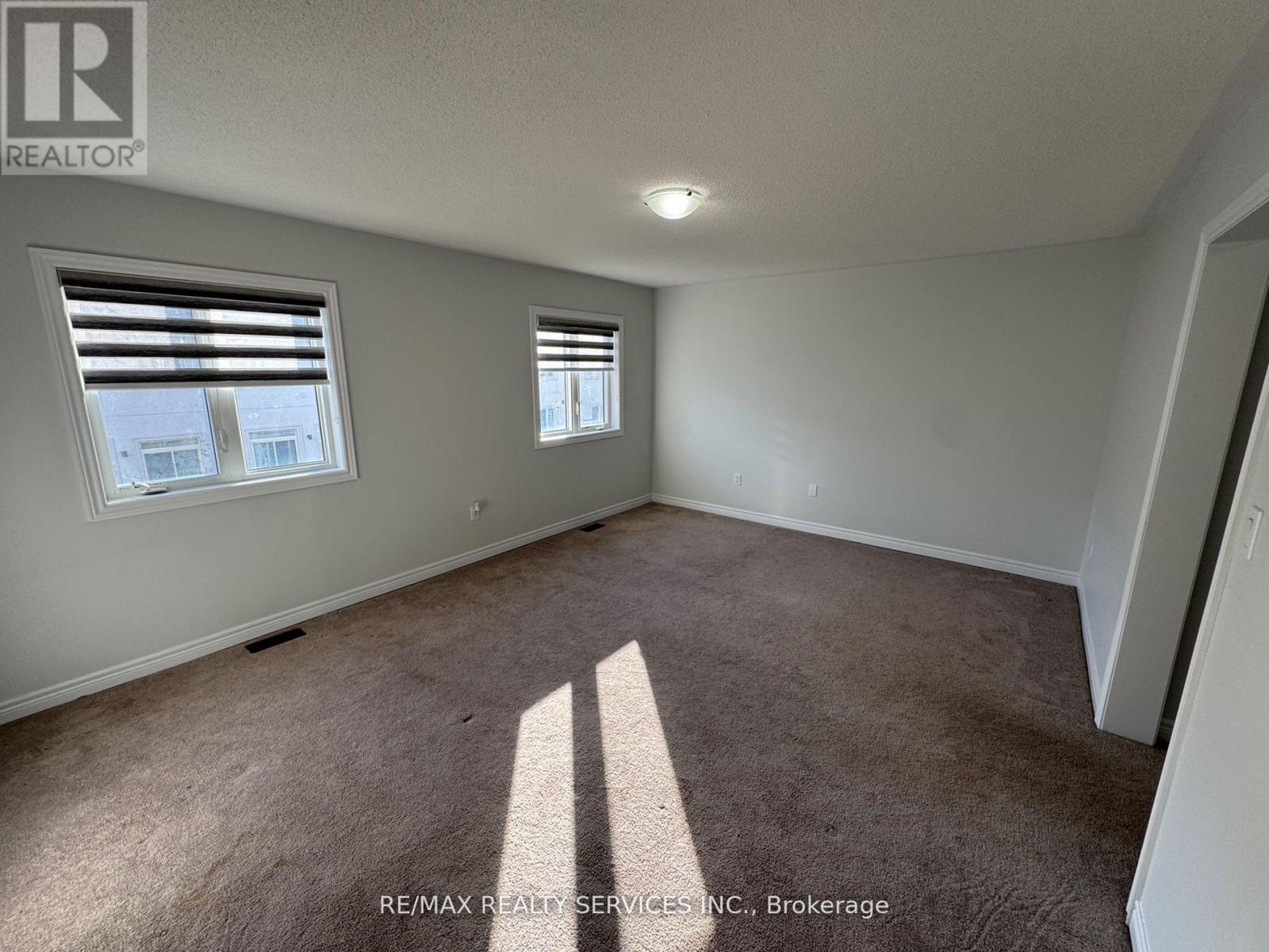 344 Bonnieglen Farm Boulevard, Caledon, Ontario  L7C 4E7 - Photo 8 - W12734224