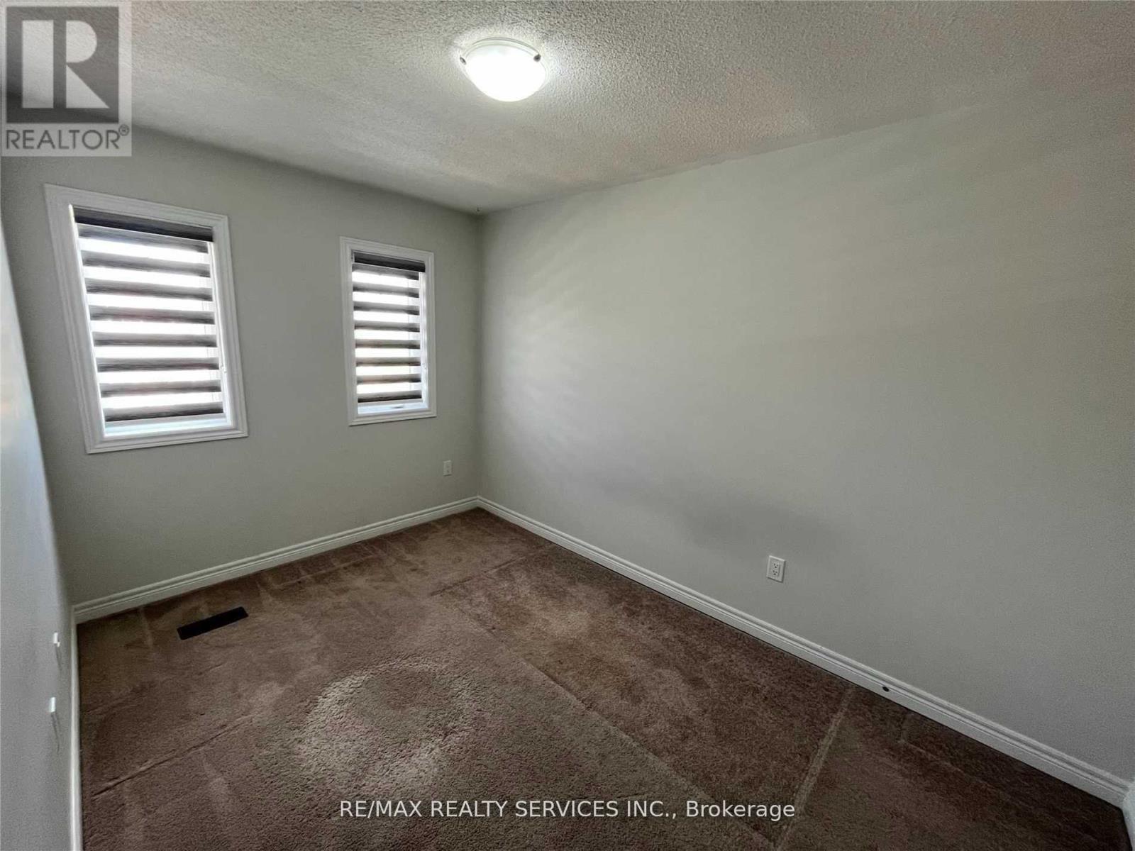 344 Bonnieglen Farm Boulevard, Caledon, Ontario  L7C 4E7 - Photo 9 - W12734224