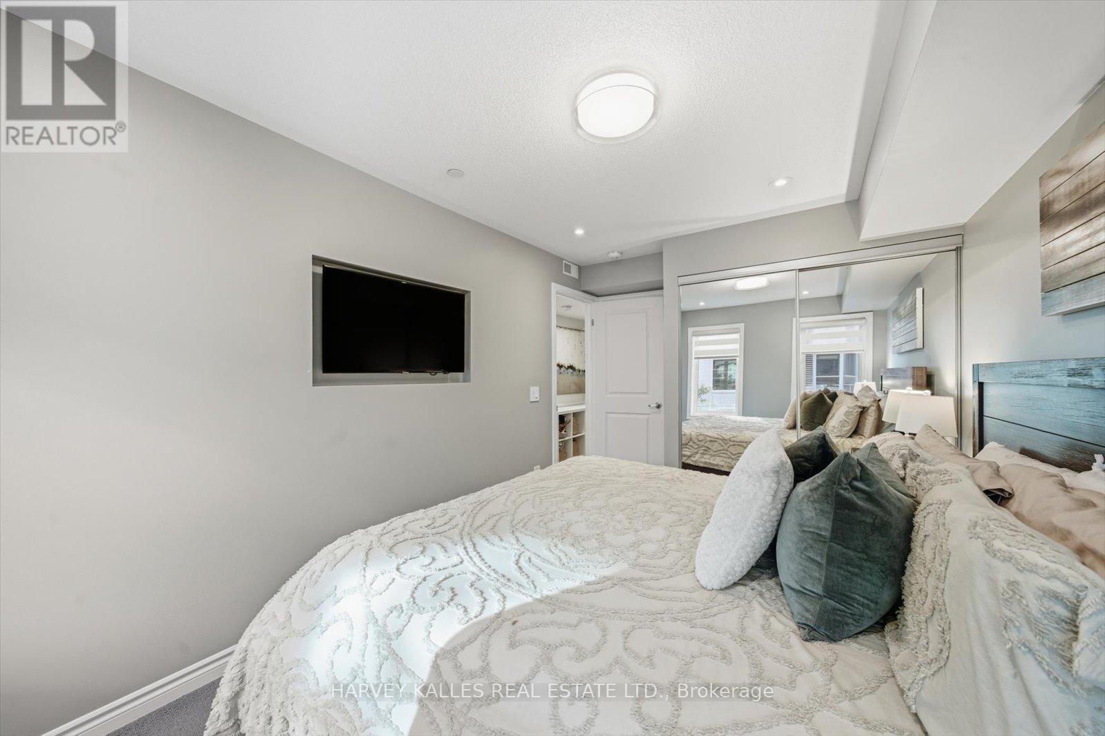 21 - 95 Eastwood Park Gardens, Toronto, Ontario  M8W 0B9 - Photo 11 - W12734230