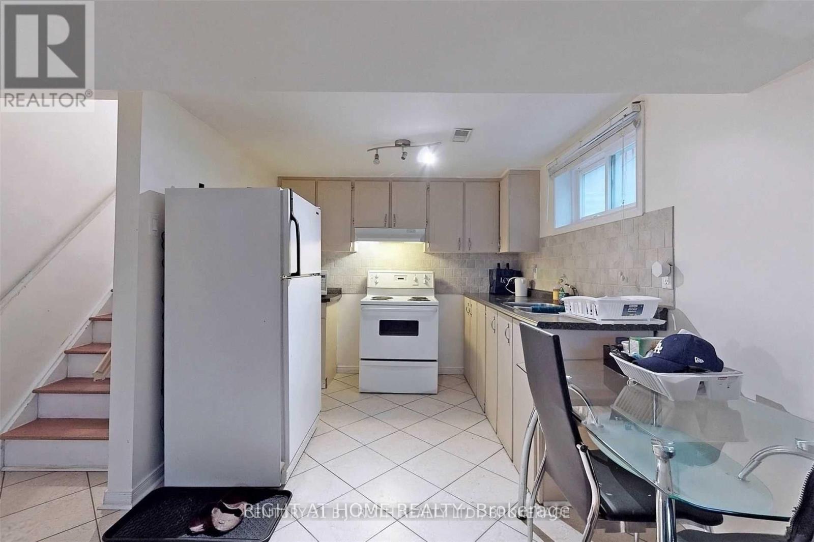 1658 Corkstone Glade, Mississauga, Ontario  L4W 2G1 - Photo 22 - W12734246