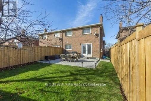 1658 Corkstone Glade, Mississauga, Ontario  L4W 2G1 - Photo 3 - W12734246