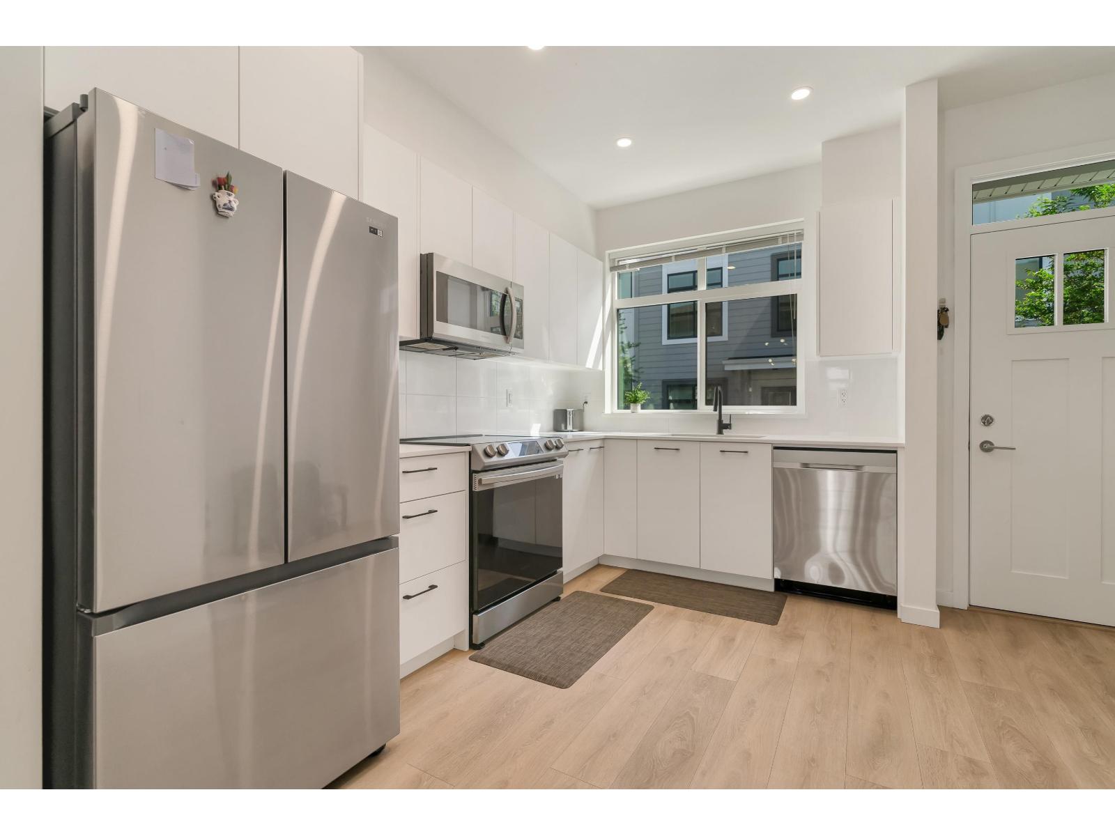 99 15235 Sitka Drive, Surrey, British Columbia V3S 0A9 - Photo 3 - R3082442