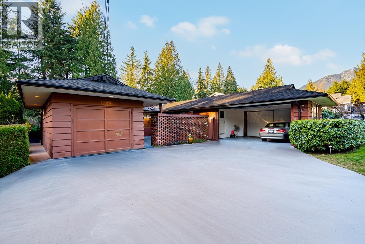 4695 Mapleridge Drive, North Vancouver, British Columbia  V7R 3T6 - Photo 3 - R3083504