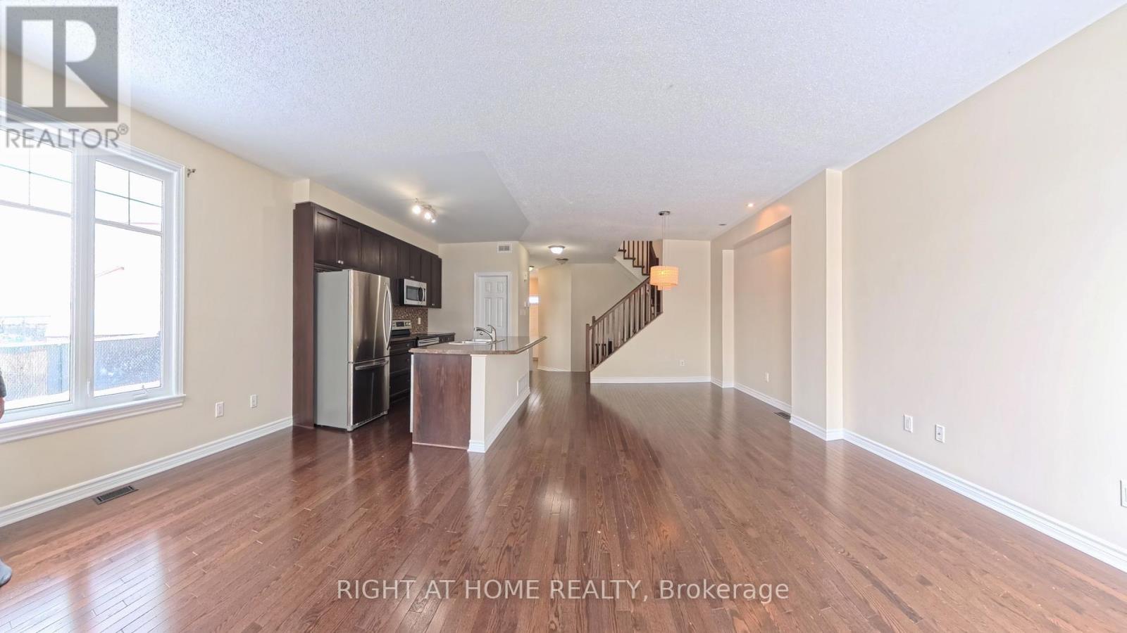 126 Flat Sedge Crescent E, Ottawa, Ontario K1T 0G8 - Photo 3 - X12734268