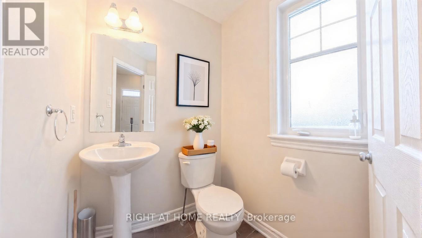 126 Flat Sedge Crescent E, Ottawa, Ontario K1T 0G8 - Photo 5 - X12734268