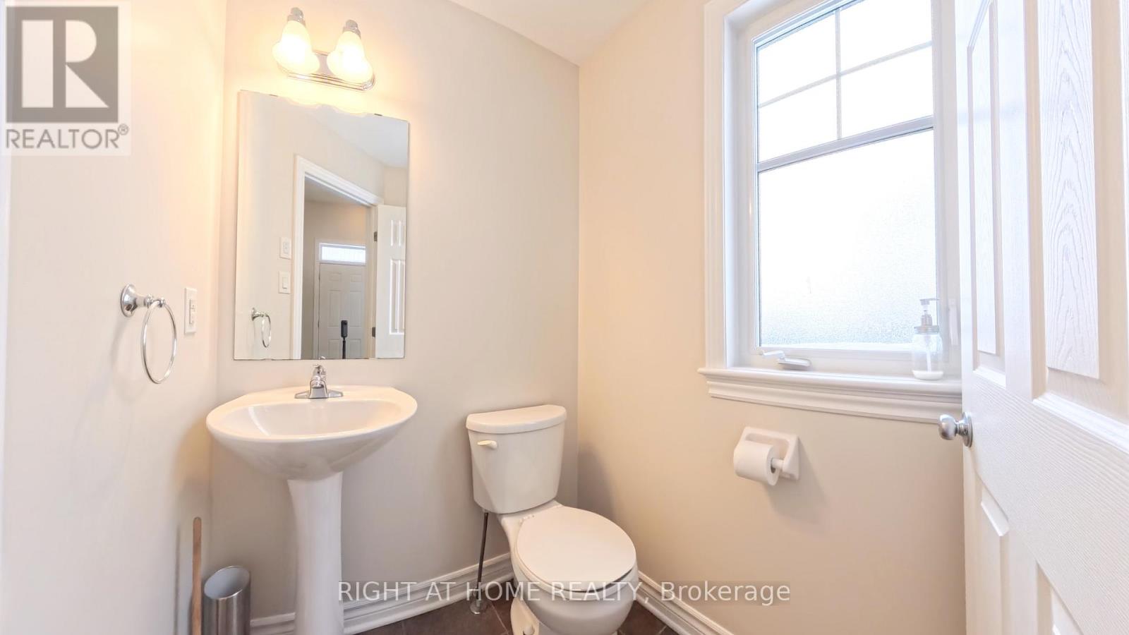 126 Flat Sedge Crescent E, Ottawa, Ontario K1T 0G8 - Photo 6 - X12734268