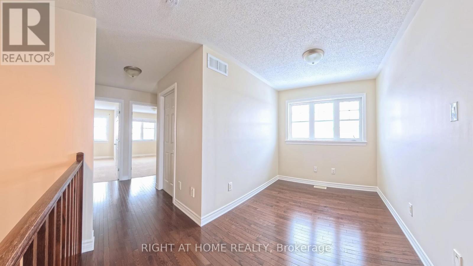 126 Flat Sedge Crescent E, Ottawa, Ontario K1T 0G8 - Photo 8 - X12734268