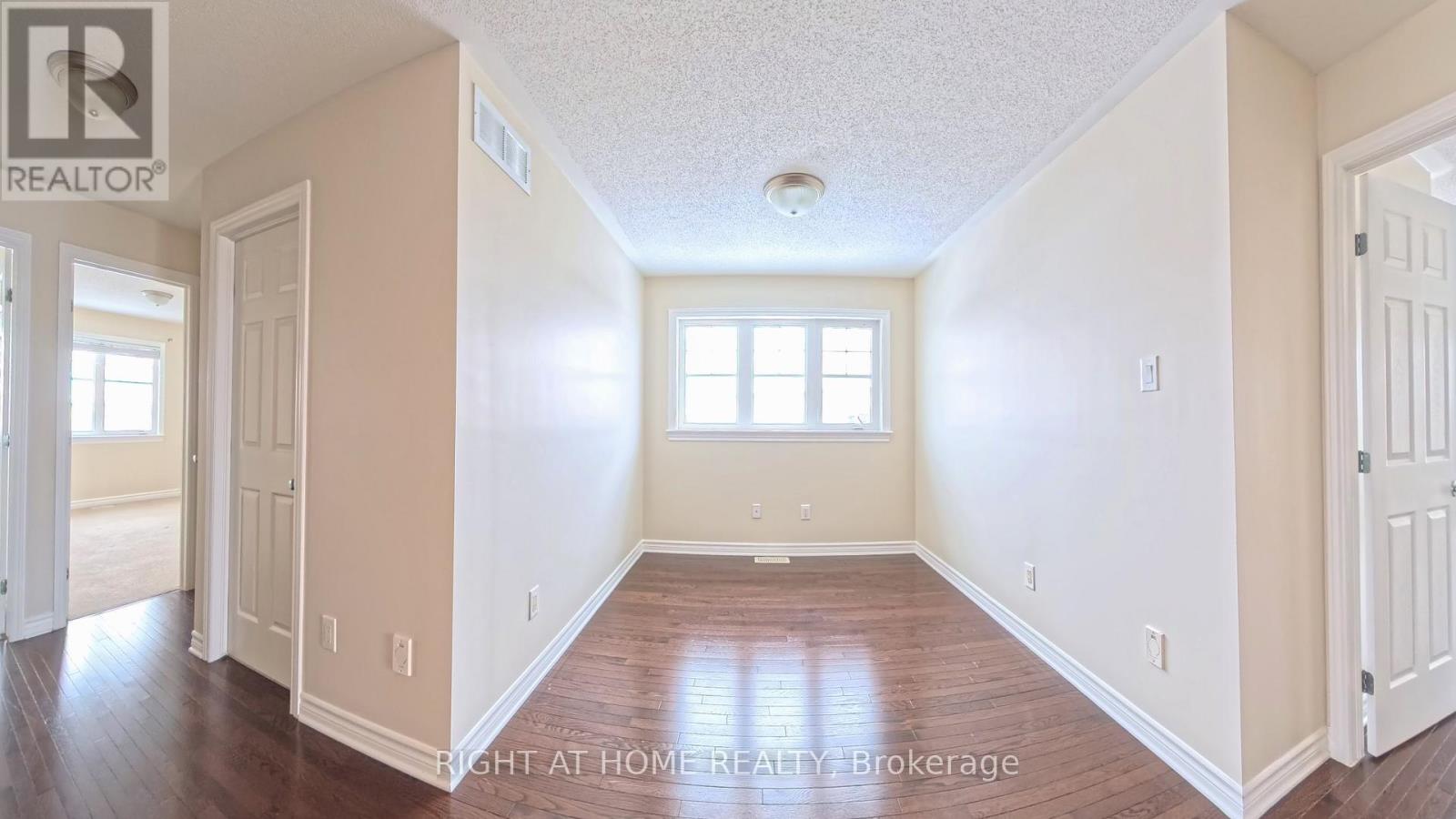 126 Flat Sedge Crescent E, Ottawa, Ontario K1T 0G8 - Photo 9 - X12734268