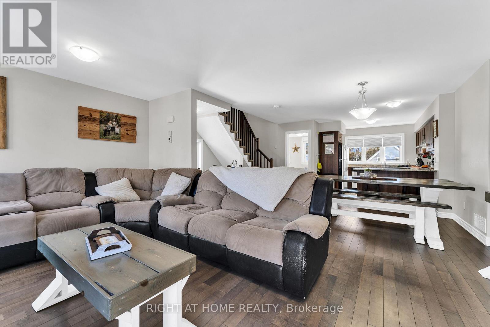 123 Antrim Street, Carleton Place, Ontario K7C 1A6 - Photo 10 - X12734304