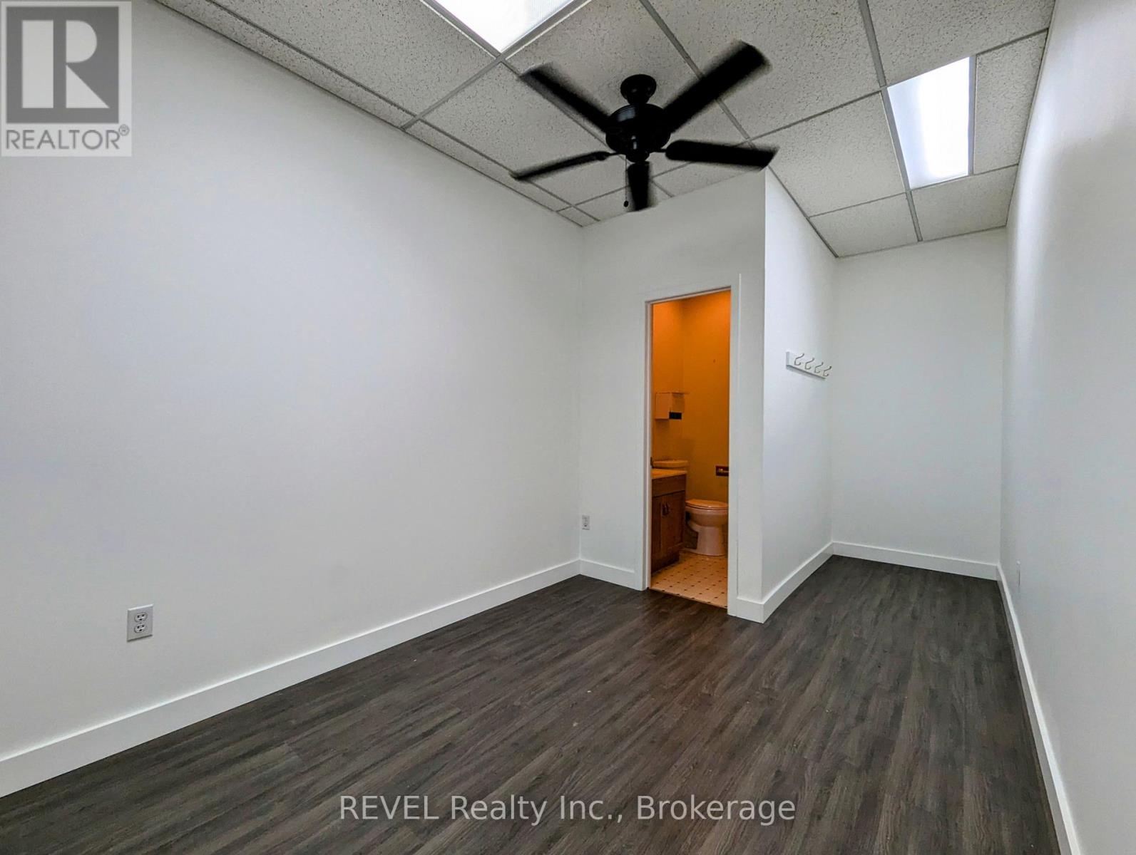 200 - 112 Queenston Street, St. Catharines, Ontario  L2R 2Z4 - Photo 4 - X12734290