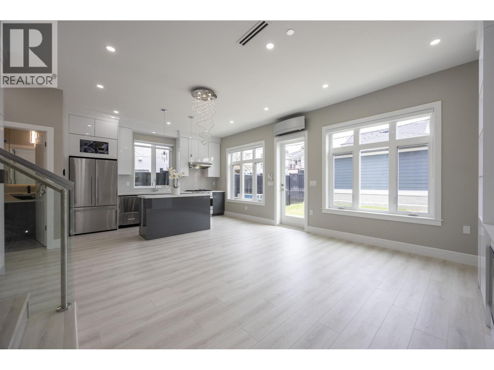 2 5808 Lanark Street, Vancouver, British Columbia  V5P 2Y4 - Photo 3 - R3083951