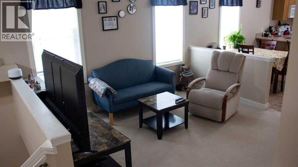 42 Joice Close, Red Deer, Alberta  T4P 4C7 - Photo 4 - A2281443