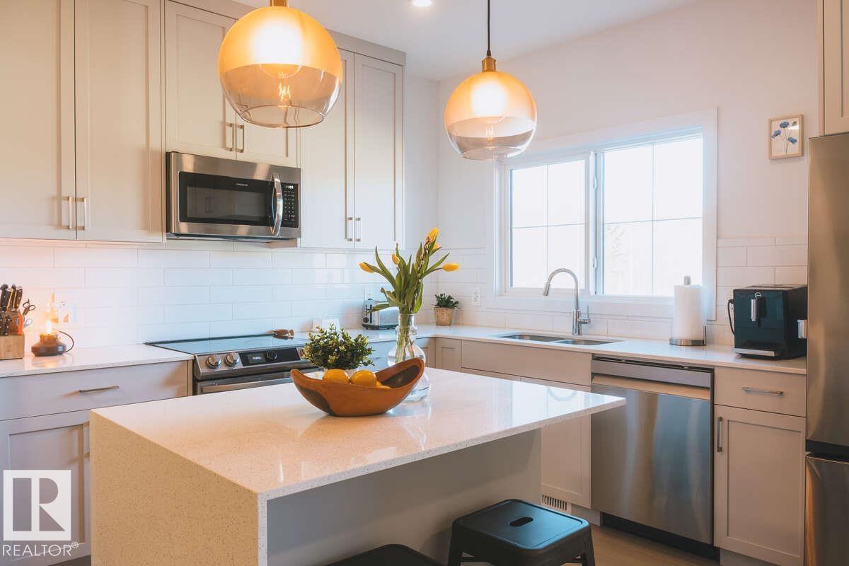 3732 214 St Nw, Edmonton, Alberta  T6M 1S4 - Photo 2 - E4471234