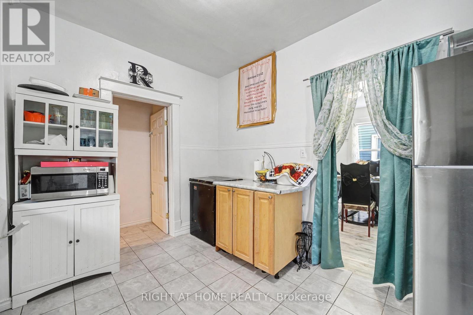 36 Berryman Avenue, St. Catharines, Ontario  L2R 3W9 - Photo 17 - X12734272