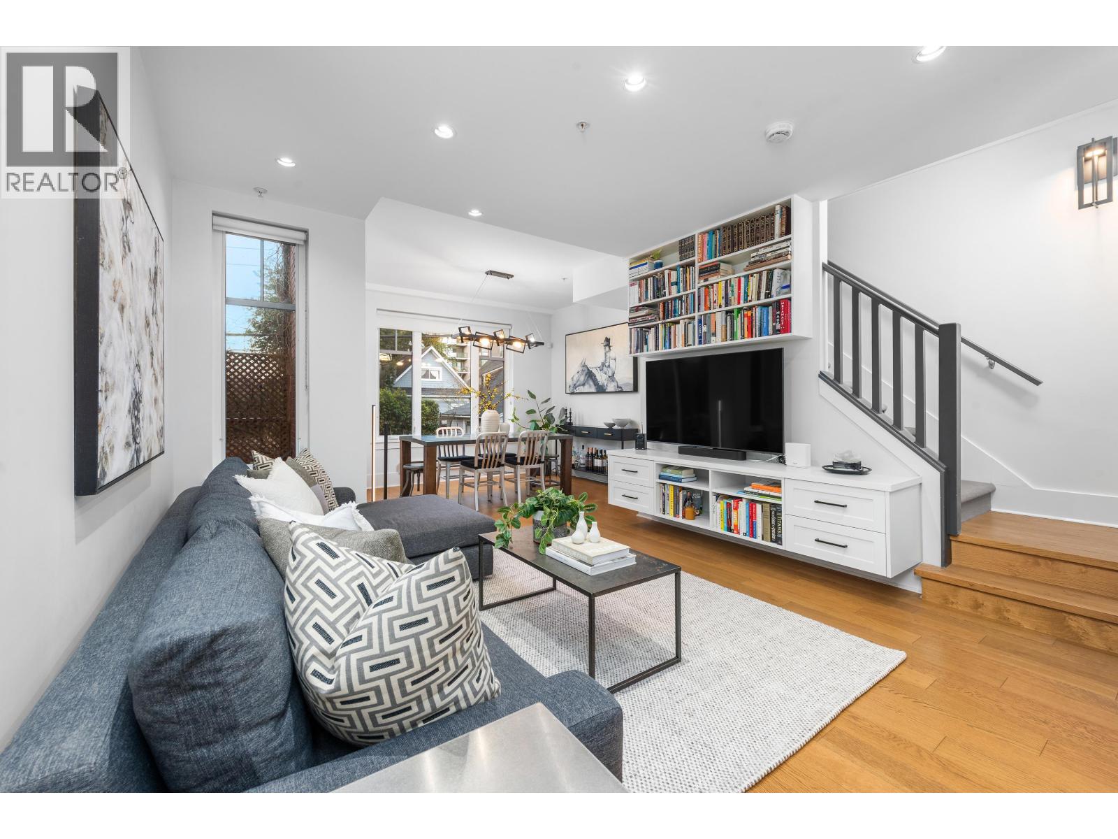 323 E 7th Avenue, Vancouver, British Columbia  V5T 1M9 - Photo 1 - R3083985