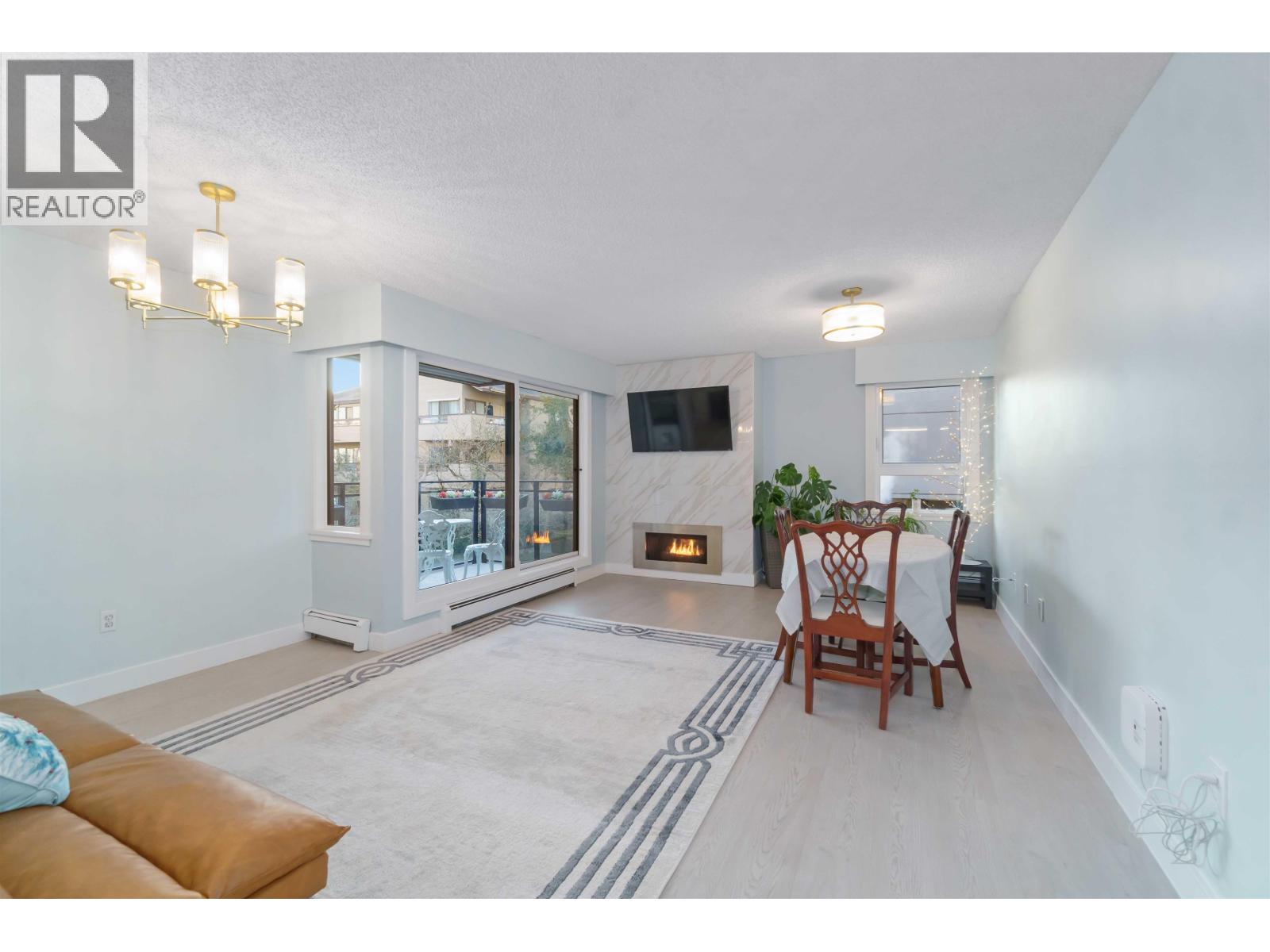 206 1340 Duchess Avenue, West Vancouver, British Columbia  V7T 1H6 - Photo 3 - R3083990