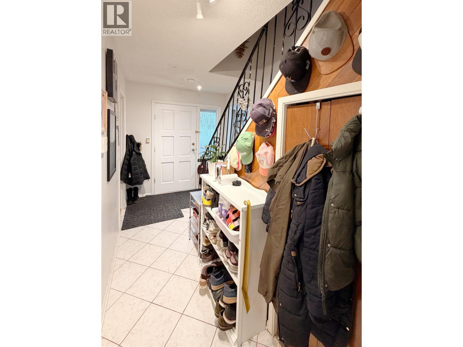 760 Covina Court, Coquitlam, British Columbia  V3J 4J9 - Photo 9 - R3084011