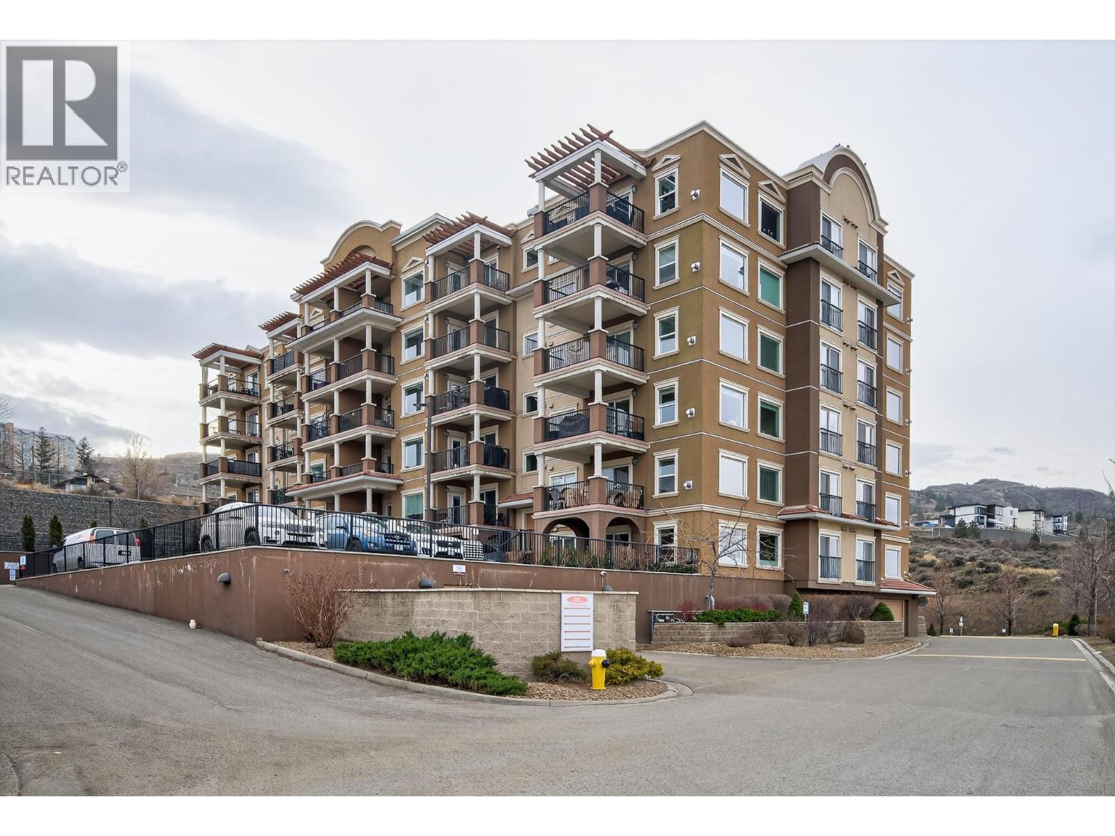 975 VICTORIA  W Street Unit# #301, Kamloops, British Columbia