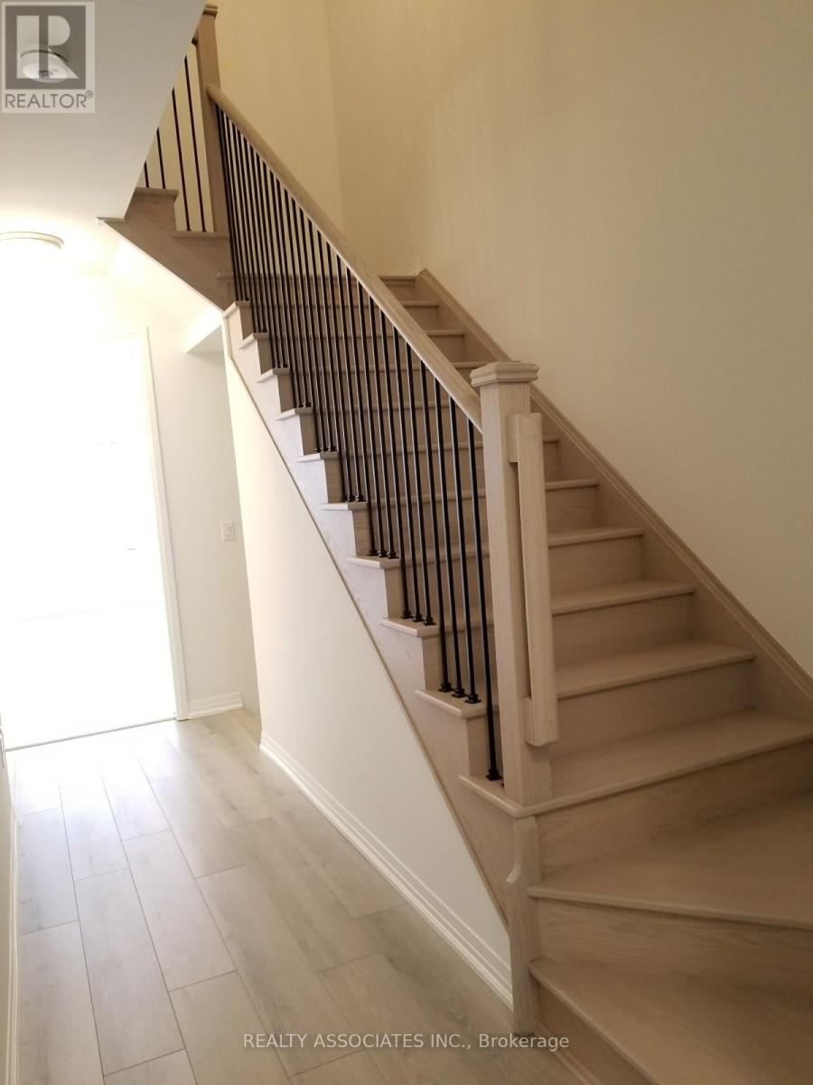 71 Schmeltzer Crescent, Richmond Hill, Ontario  L4E 1J1 - Photo 3 - N12734310